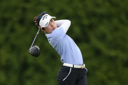 アーカンソー選手権第2ラウンド、5番でティーショットを放つ西村優菜=26日、アーカンソー州ロジャーズ(ゲッティ=共同)
