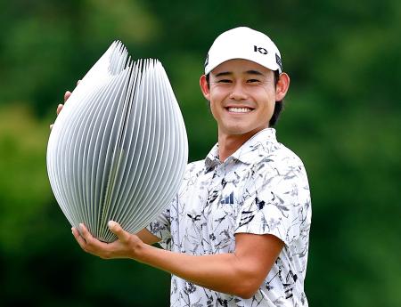 通算２１アンダーで優勝した大西魁斗＝朱鷺の台ＣＣ