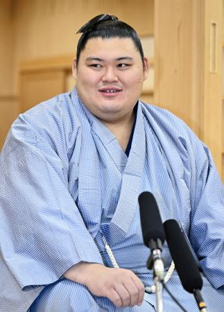 優勝から一夜明け、記者会見する横綱大の里＝２８日、茨城県阿見町の二所ノ関部屋