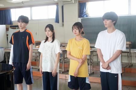 映画「キリコのタクト」より。藤原大祐らが演じる生徒4人((C)映画「キリコのタクト~YELL~」製作委員会)