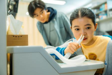 　映画「さとこはいつも」より☆（○の中に小文字のＣ）２０２６　「さとこはいつも」製作委員会