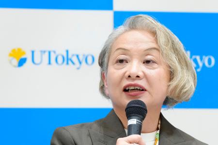 東京大の次期学長に選出され、記者会見する大学院総合文化研究科の藤垣裕子教授＝２９日午前、東京都文京区