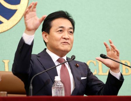 記者会見する国民民主党の玉木代表＝３０日午後、東京・内幸町の日本記者クラブ