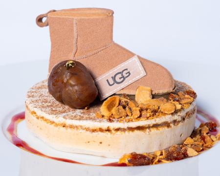 　ＵＧＧの代表的ブーツの形をしたケーキ（提供写真）