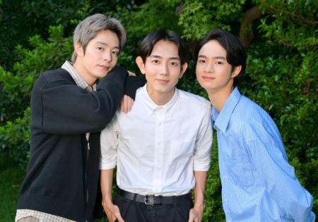「天狗の台所 Season3」に出演する(左から)塩野瑛久、駒木根葵汰、越山敬達=東京都港区