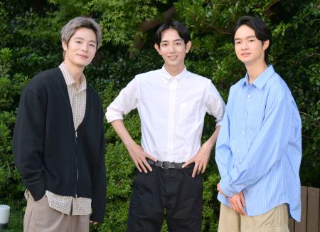 「天狗の台所 Season3」に出演する(左から)塩野瑛久、駒木根葵汰、越山敬達=東京都港区