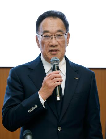 記者会見するニデックの戒田理夫社長＝１日午後、京都市