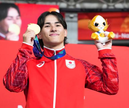 男子スプリントで金メダルを獲得した太田海也=伊豆ベロドローム