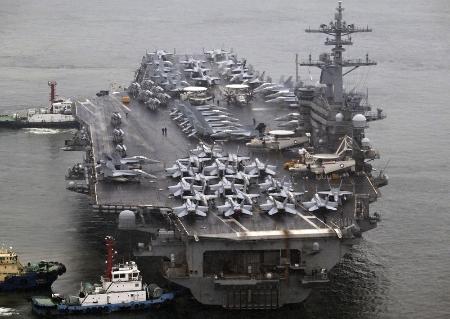 米海軍の原子力空母「セオドア・ルーズベルト」＝２０２４年