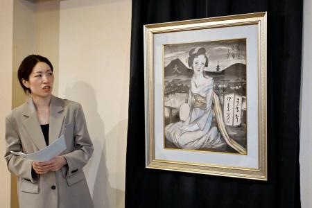 　新たに見つかった竹久夢二の作品について説明する徳重美佳学芸員＝２日午後、東京都文京区