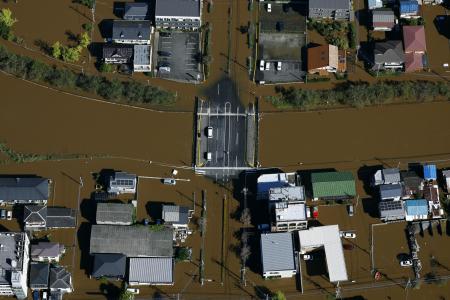 台風２５号の影響による大雨で冠水した千葉県佐倉市内＝９月