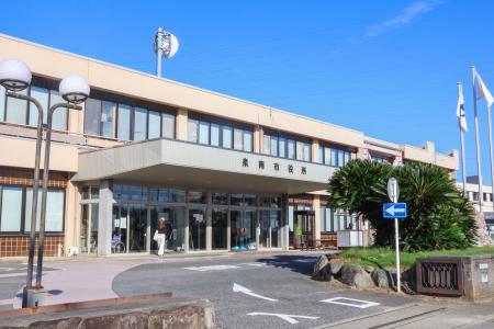 大阪府泉南市役所=2日