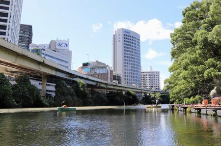 　ボートから見える景色＝東京都千代田区