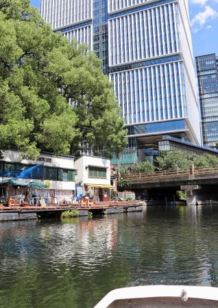 　ボートから見える景色＝東京都千代田区