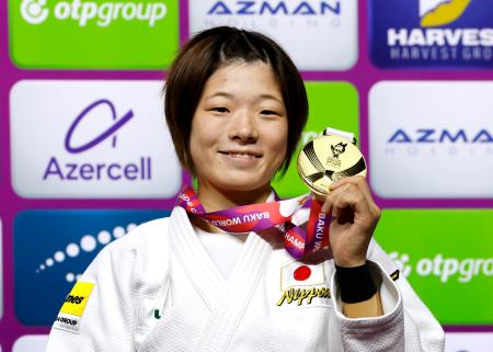 柔道の世界選手権女子48キロ級で初優勝した古賀若菜=4日、アゼルバイジャンのバクー(共同)
