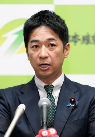 記者会見する日本維新の会の藤田共同代表＝７日午後、国会