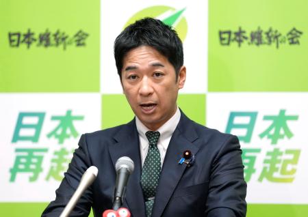 記者会見する日本維新の会の藤田共同代表＝７日午後、国会