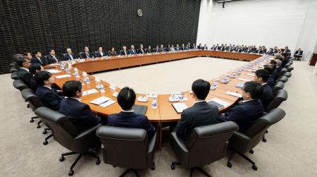 日銀本店で開かれた支店長会議＝８日午前（代表撮影）