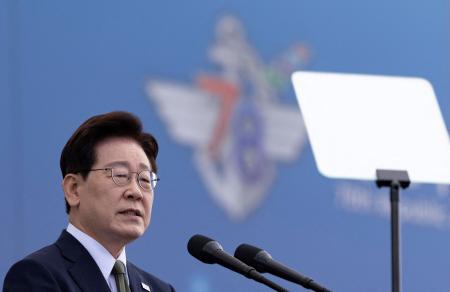 韓国の李在明大統領＝１日、韓国・鶏竜（ロイター＝共同）