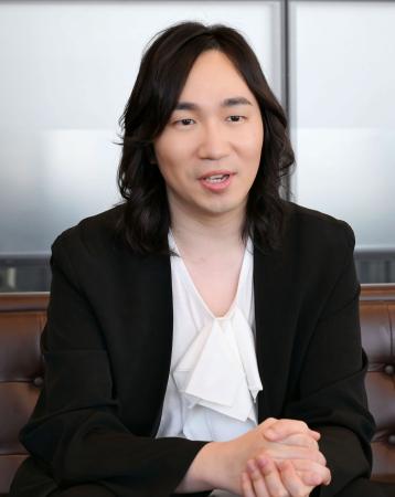 　インタビューに応じる阪田知樹