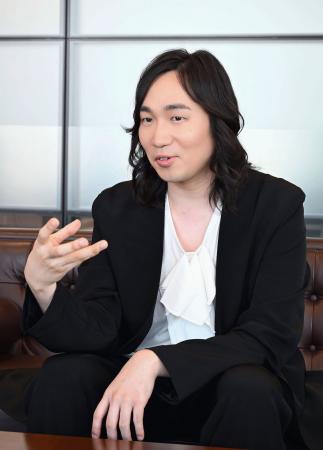 　インタビューに応じる阪田知樹
