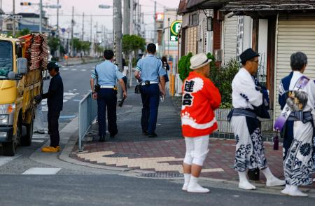 　だんじりが横転する事故が起きた大阪府泉大津市の現場付近＝１０日午後５時３２分