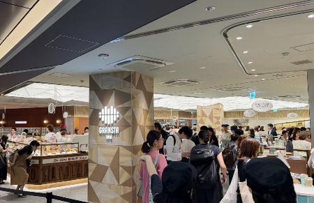 　リニューアルされた「グランスタ東京」の「地下　丸の内改札内エリア」