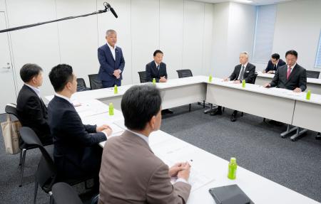 自民党と日本維新の会でつくる憲法改正条文起草協議会＝１４日午後、国会