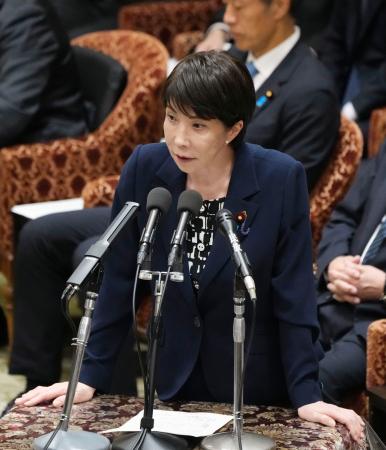 衆院予算委で答弁する高市首相＝１４日午前