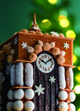 　セイコーハウスの時計塔をかたどった和光のクリスマスケーキ「Ｎｏｅｌ　ｄｅ　ＷＡＫＯ　２０２６」（提供写真）