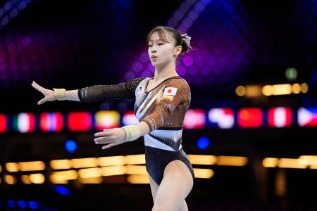 公式練習で調整する杉原愛子＝ロッテルダム（共同）