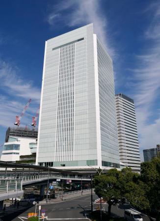 横浜市役所＝１６日午後