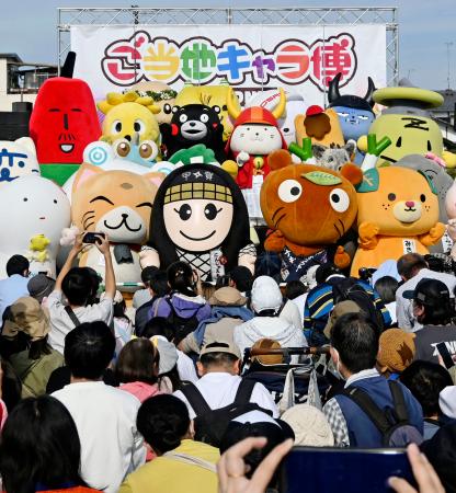 滋賀県彦根市で開かれた「ご当地キャラ博２０２６」の開幕式＝１７日午前