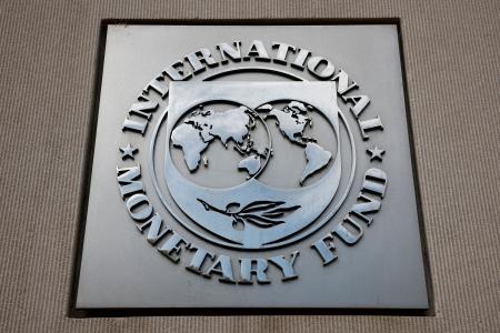 国際通貨基金（ＩＭＦ）のマーク＝２０２４年１１月、ワシントン（ロイター＝共同）