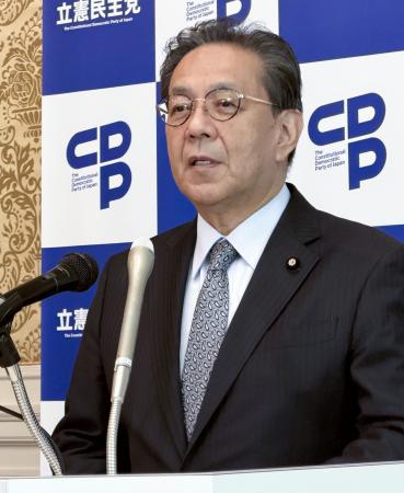 記者会見する立憲民主党の水岡俊一代表＝１９日午前、国会