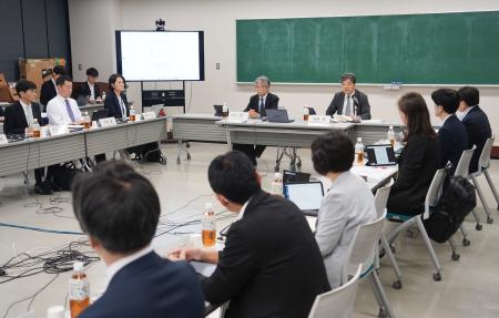 外国人材受け入れに関する政府の有識者会議＝１９日午後、法務省