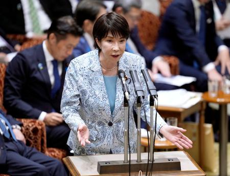参院予算委で答弁する高市首相=19日午後