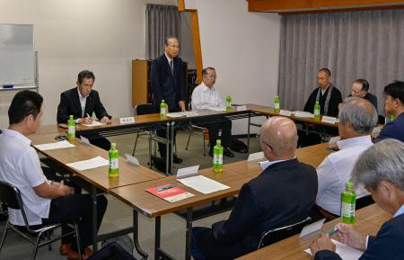 来年の「西大寺会陽」で宝木の争奪戦実施を見送ることを決めた奉賛会の会合=20日午後、岡山市