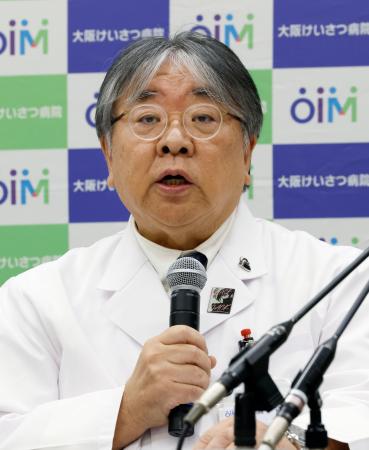 ｉＰＳ細胞から作った製品の移植について記者会見する大阪けいさつ病院の澤芳樹総長＝２１日午前、大阪市天王寺区