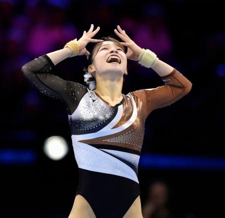 女子団体総合決勝 杉原愛子の床運動=ロッテルダム(共同)