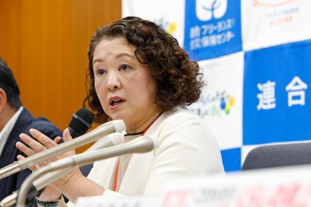 記者会見する連合の芳野友子会長＝２２日午後、東京都千代田区