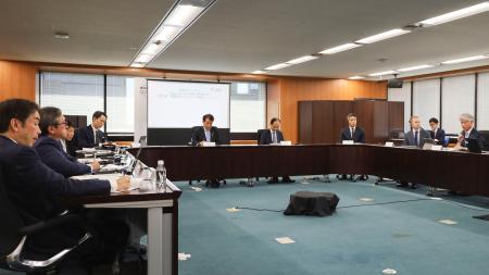 官民ネットワークの会議＝２２日午後、環境省