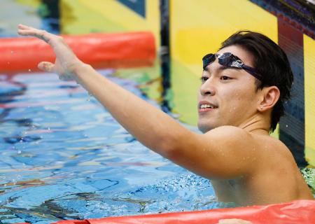 男子１００メートル背泳ぎ（運動機能障害Ｓ８）で優勝した荻原虎太郎＝ＮＧＫスポーツプラザ