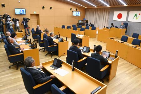 簗前農相に説明を求める決議を可決した栃木県那珂川町議会＝２３日午前
