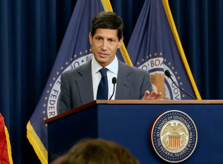 　記者会見する米連邦準備制度理事会のウォーシュ議長＝２８日、ワシントン（共同）